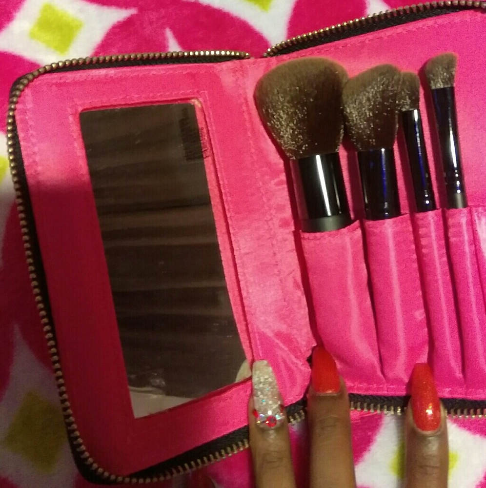 Victoria Secret brush set